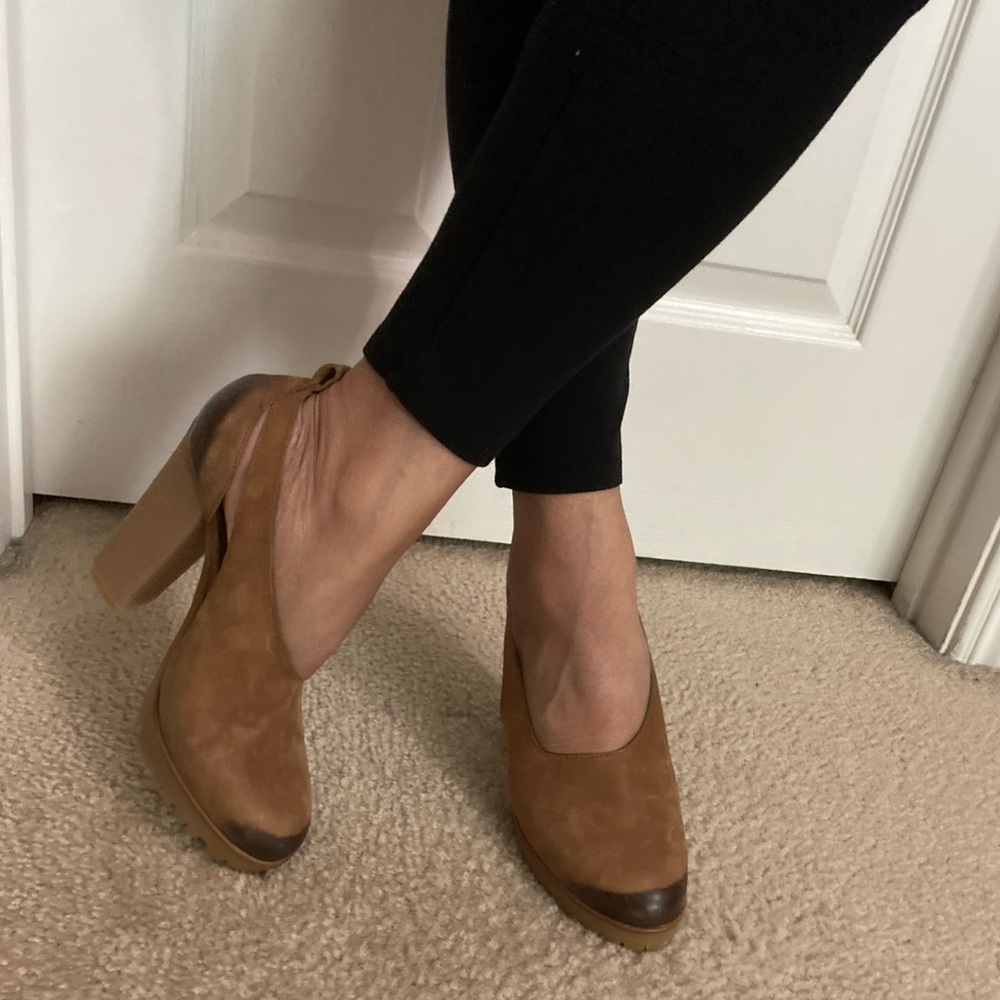 Philosophy di Alberta Ferretti Brown Block Heel Pumps with Dark Toe Cap